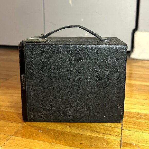 VINTAGE KODAK BROWNIE MODEL: SIX-20 BOX CAMERA - Picture 4 of 8